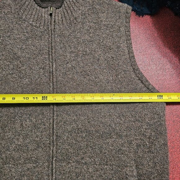 L.L. Bean Men's Brown Vest - Picture 6 of 8